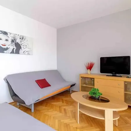 Apartment Keres 3 * Pula