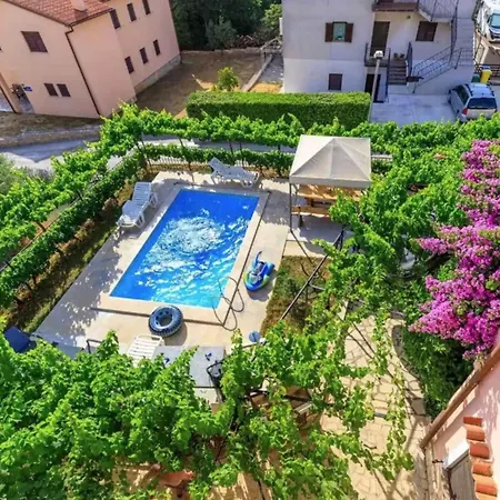 Apartment Keres 3 Apartamento Pula