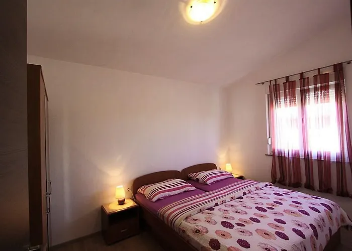 8 Apartman Póla