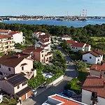 8 Διαμέρισμα Πούλα